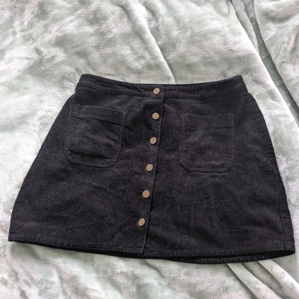 Simon's Twik Women's black Corduroy mini skirt with pockets - Size US L